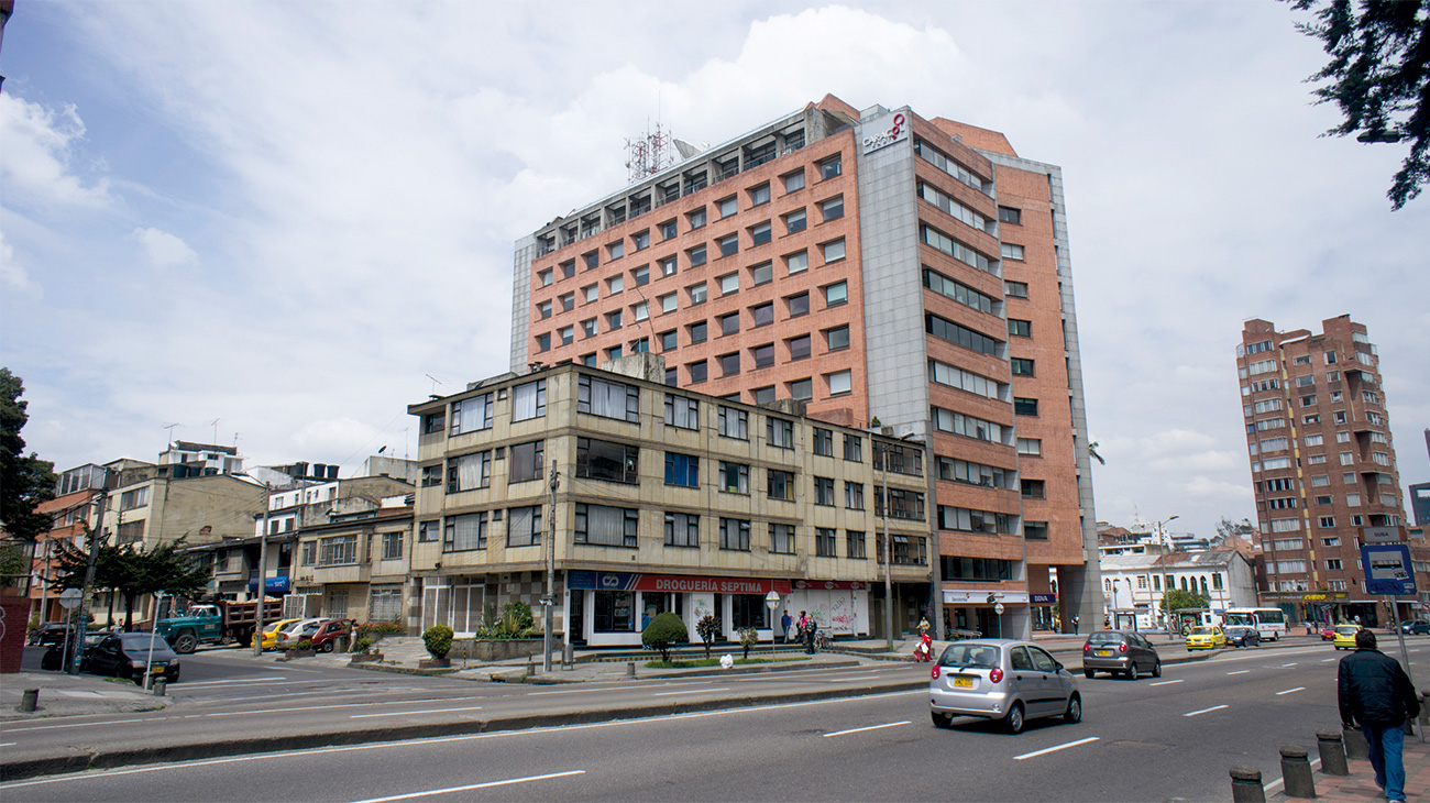 La esquina de la Carrera 7 con Calle 65A antes del proyecto, Bogot&aacute;
